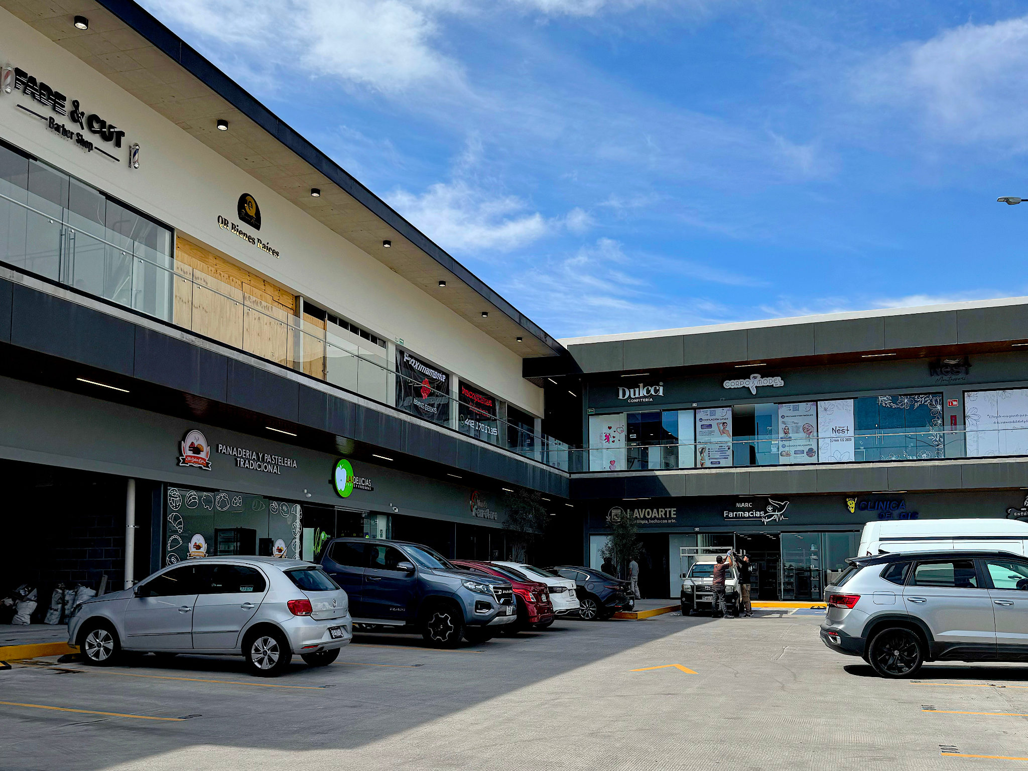 Fachada Unity Plaza día